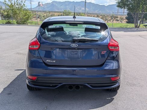 Used 2017 Ford Focus ST FWD image 4