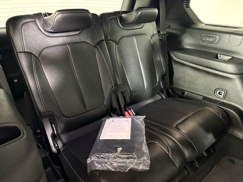 Used 2024 Jeep Grand Cherokee L Limited w/ Luxury Tech Group II image 21