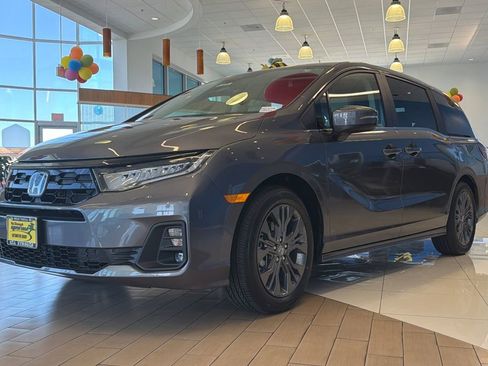 New 2026 Honda Odyssey Touring image 7
