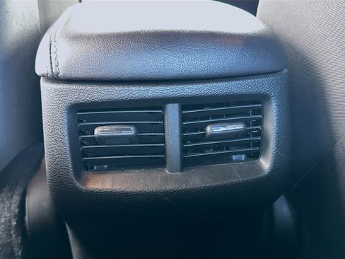 Used 2018 Dodge Challenger SXT image 15