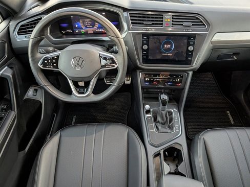 Used 2024 Volkswagen Tiguan SE R-Line w/ MDO Package, Three-Row image 6
