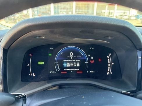 Used 2025 Toyota Camry LE image 10