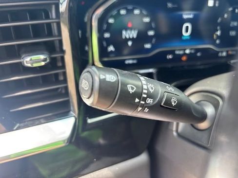 Used 2022 Chevrolet Silverado 1500 LT w/ Convenience Package II AWD/4WD image 9