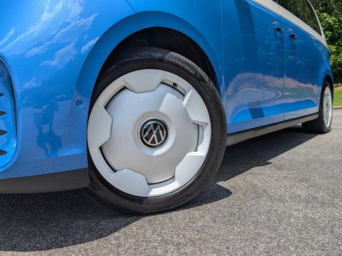Used 2025 Volkswagen ID. Buzz 1st Edition AWD/4WD image 37