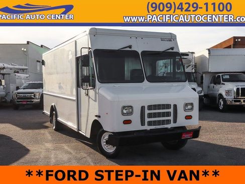 Used 2017 Ford E-350 and Econoline 350 Super Duty image 1