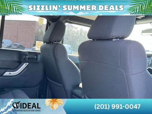 Used 2011 Jeep Wrangler Unlimited Sahara w/ Dual Top Group AWD/4WD image 20