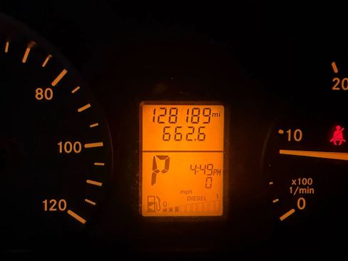 Used 2015 Mercedes-Benz Sprinter 2500 image 11