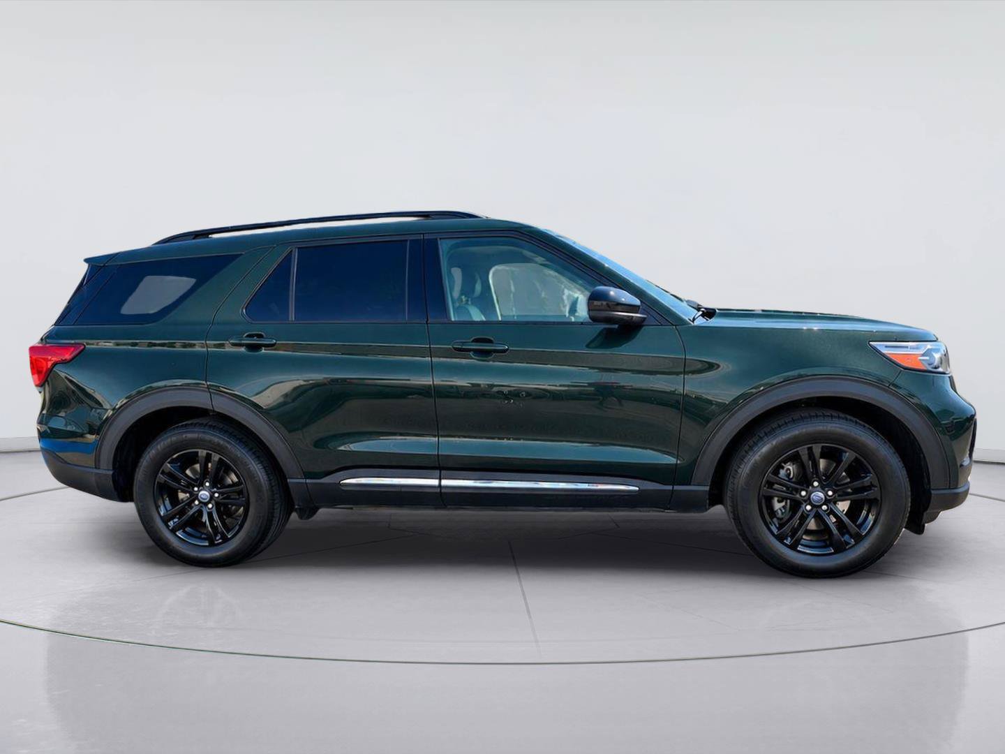 Used 2024 Ford Explorer XLT RWD image 17
