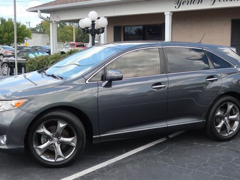 Used 2010 Toyota Venza FWD image 10