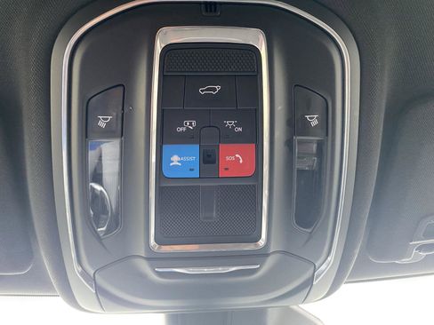 Used 2025 Jeep Grand Cherokee Altitude AWD/4WD image 25