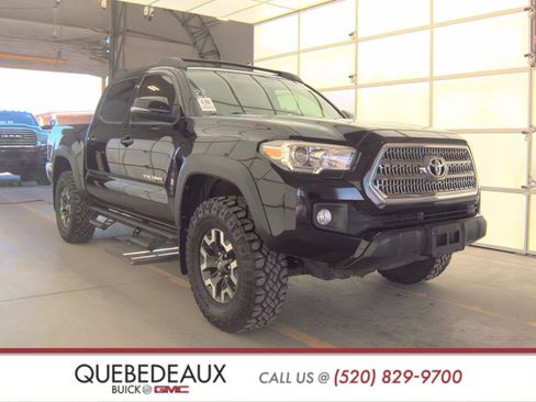 Used 2017 Toyota Tacoma TRD Off-Road image 4