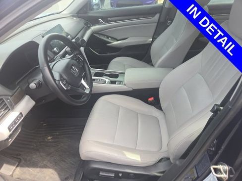 Used 2018 Honda Accord Touring image 11