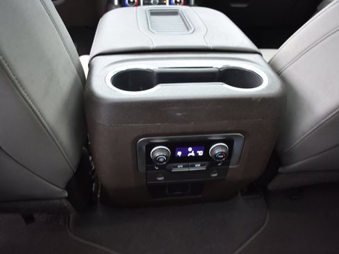 Used 2022 Chevrolet Suburban LT w/ Luxury Package image 31