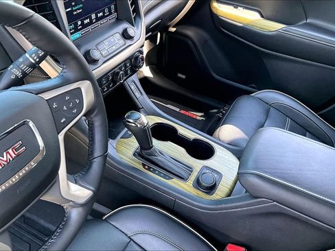 Used 2019 GMC Acadia Denali w/ Technology Package FWD image 19