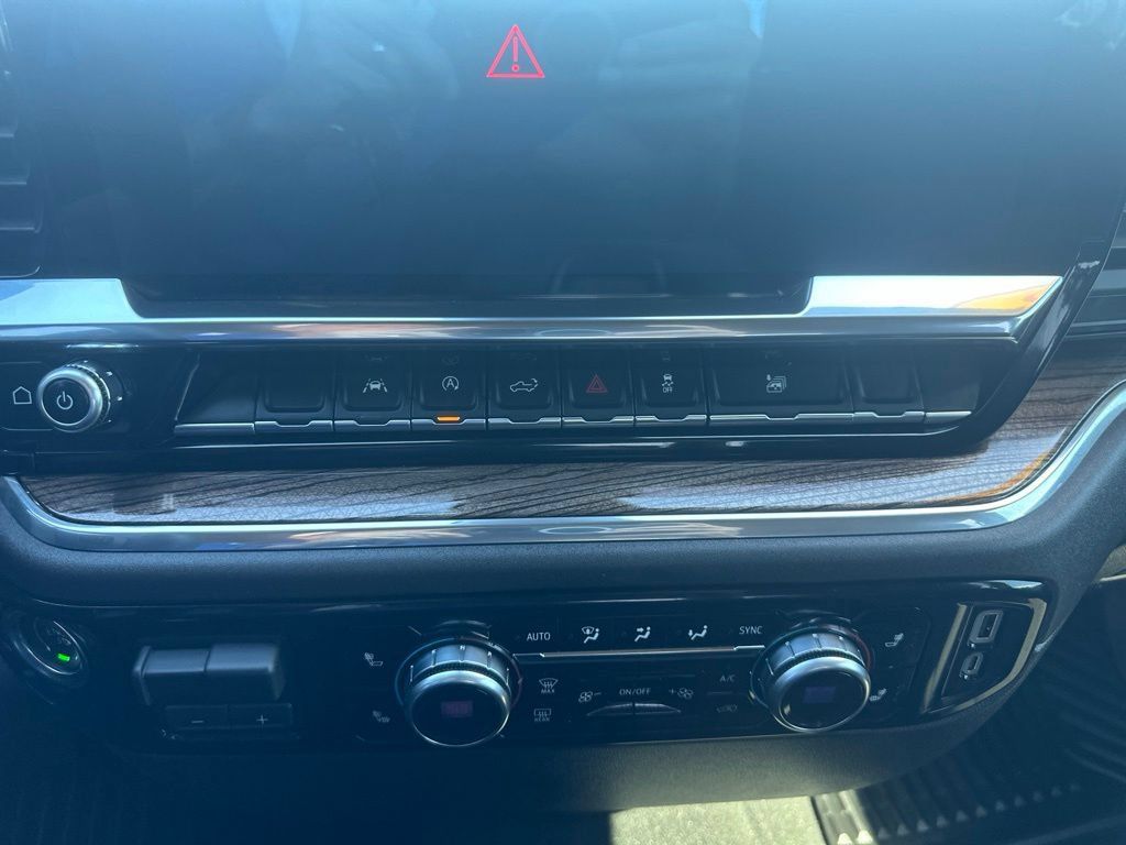Used 2025 GMC Sierra 1500 Elevation AWD/4WD image 4