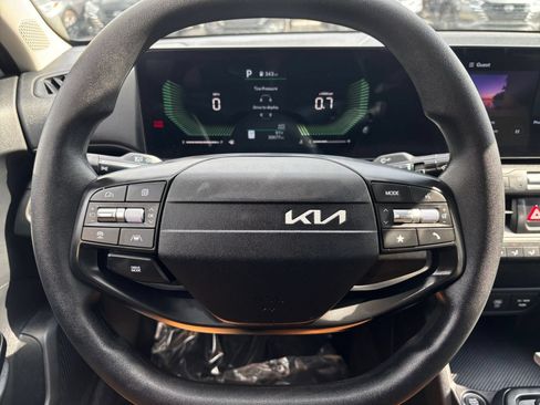 Used 2025 Kia K4 FWD image 28