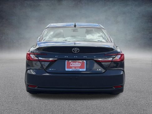 Used 2025 Toyota Camry LE image 5