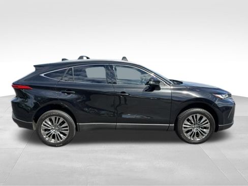 Used 2023 Toyota Venza XLE AWD/4WD image 4