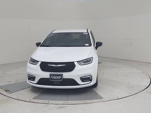 New 2026 Chrysler Pacifica Select image 5