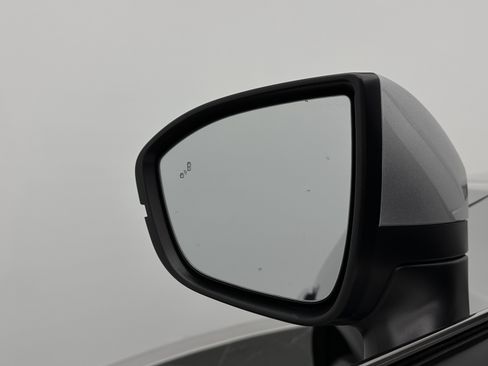 Used 2025 Nissan Pathfinder SV FWD image 12