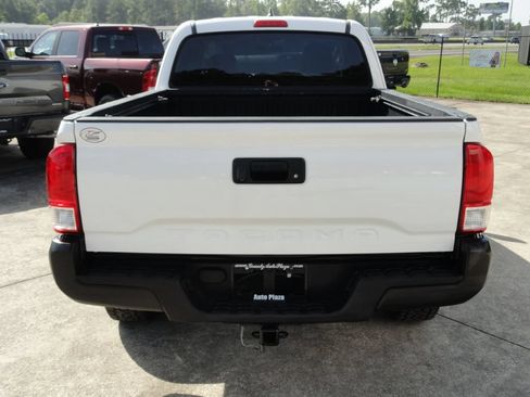Used 2017 Toyota Tacoma SR5 RWD image 4