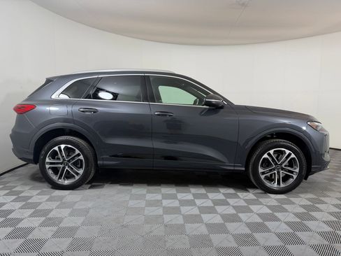 Used 2025 Audi Q5 Premium w/ Convenience Package image 8