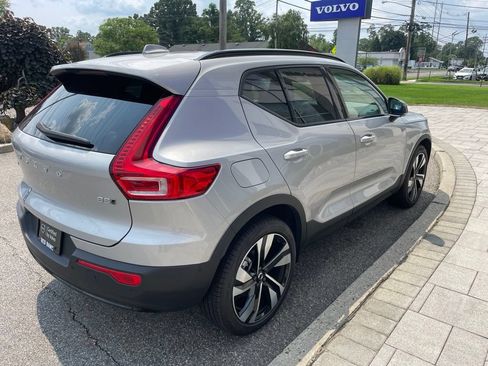 Used 2025 Volvo XC40 B5 Plus AWD/4WD image 5