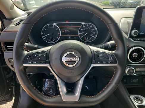 Certified 2025 Nissan Sentra SR FWD image 18