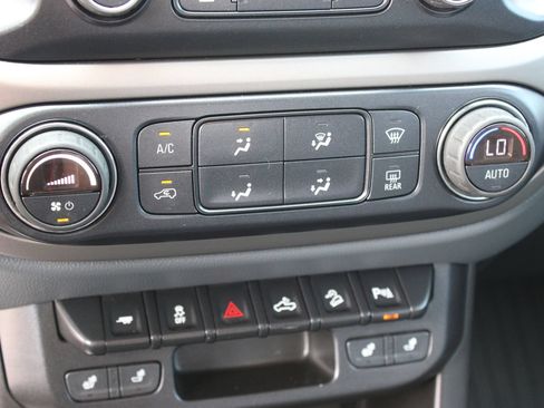 Used 2019 Chevrolet Colorado Z71 AWD/4WD image 16