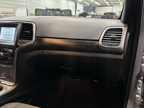 Used 2019 Jeep Grand Cherokee Laredo image 26