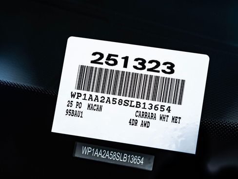 Certified 2026 Porsche Macan AWD/4WD image 30