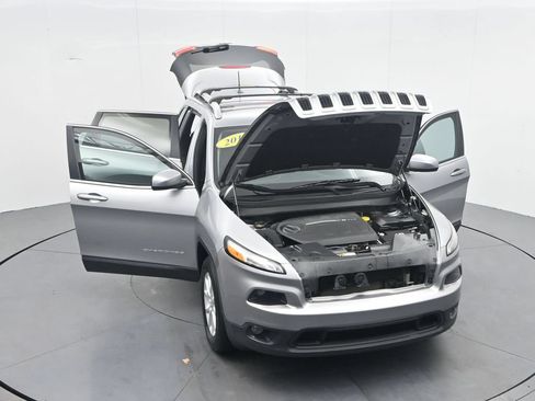 Used 2017 Jeep Cherokee Latitude w/ Trailer Tow Group AWD/4WD image 40