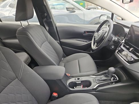 Used 2025 Toyota Corolla LE image 7