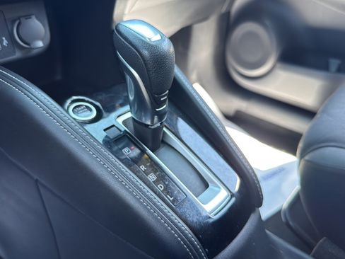 Used 2020 Nissan Kicks SR FWD image 31
