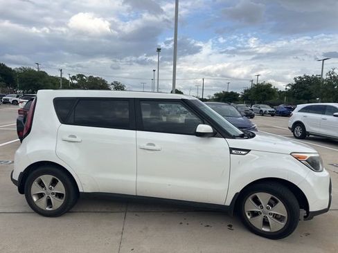 Used 2015 Kia Soul image 2