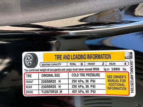 Certified 2023 GMC Acadia SLE w/ Driver Convenience Package image 17