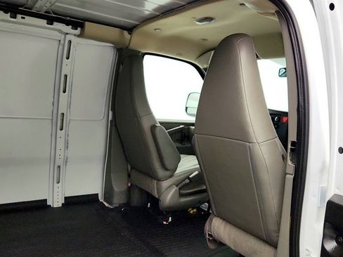 Used 2025 GMC Savana 3500 Extended RWD image 27