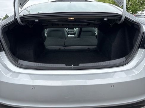 Used 2020 Chevrolet Malibu LT FWD image 32