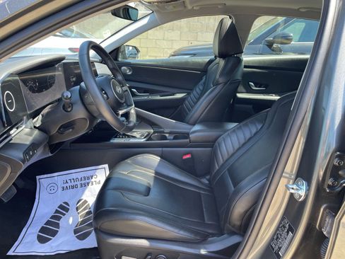 Used 2025 Hyundai Elantra Limited image 28