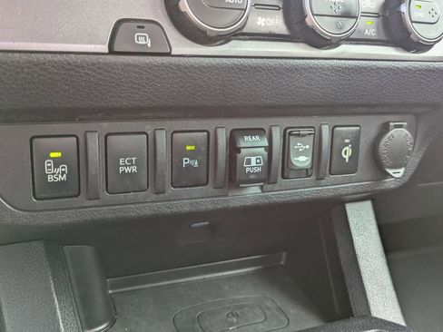 Used 2019 Toyota Tacoma TRD Off-Road w/ TRD Premium Off Road Package RWD image 10