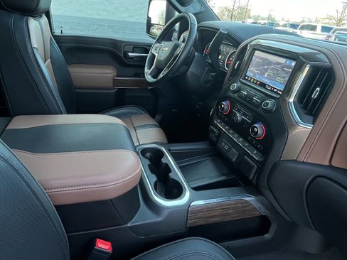 Used 2023 Chevrolet Silverado 2500 High Country w/ Z71 Off-Road Package image 46