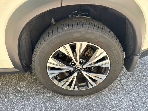 Used 2023 Nissan Rogue SV AWD/4WD image 19