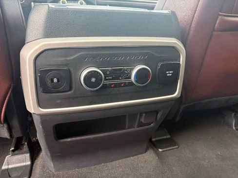 Used 2024 Ford Expedition Limited image 34