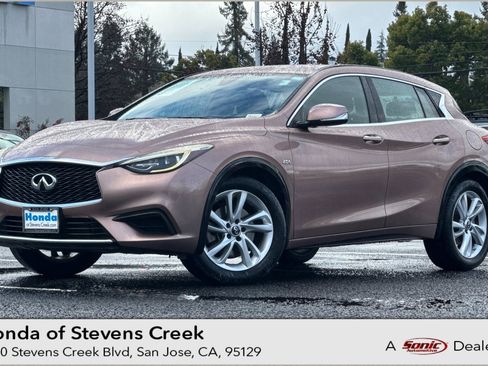 Used 2017 INFINITI QX30 image 1