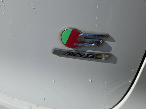 Used 2019 Jaguar F-PACE S image 14