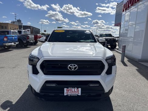 Used 2024 Toyota Tacoma SR5 AWD/4WD image 5