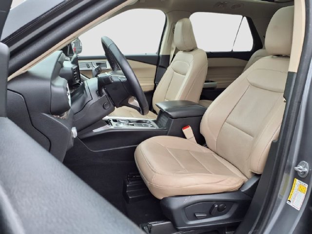 Used 2022 Ford Explorer Limited w/ Equipment Group 301A AWD/4WD image 16