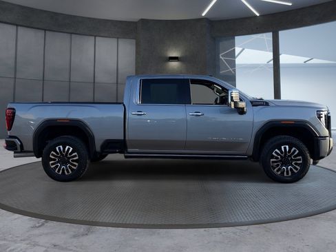 Used 2025 GMC Sierra 2500 Denali Ultimate AWD/4WD image 7