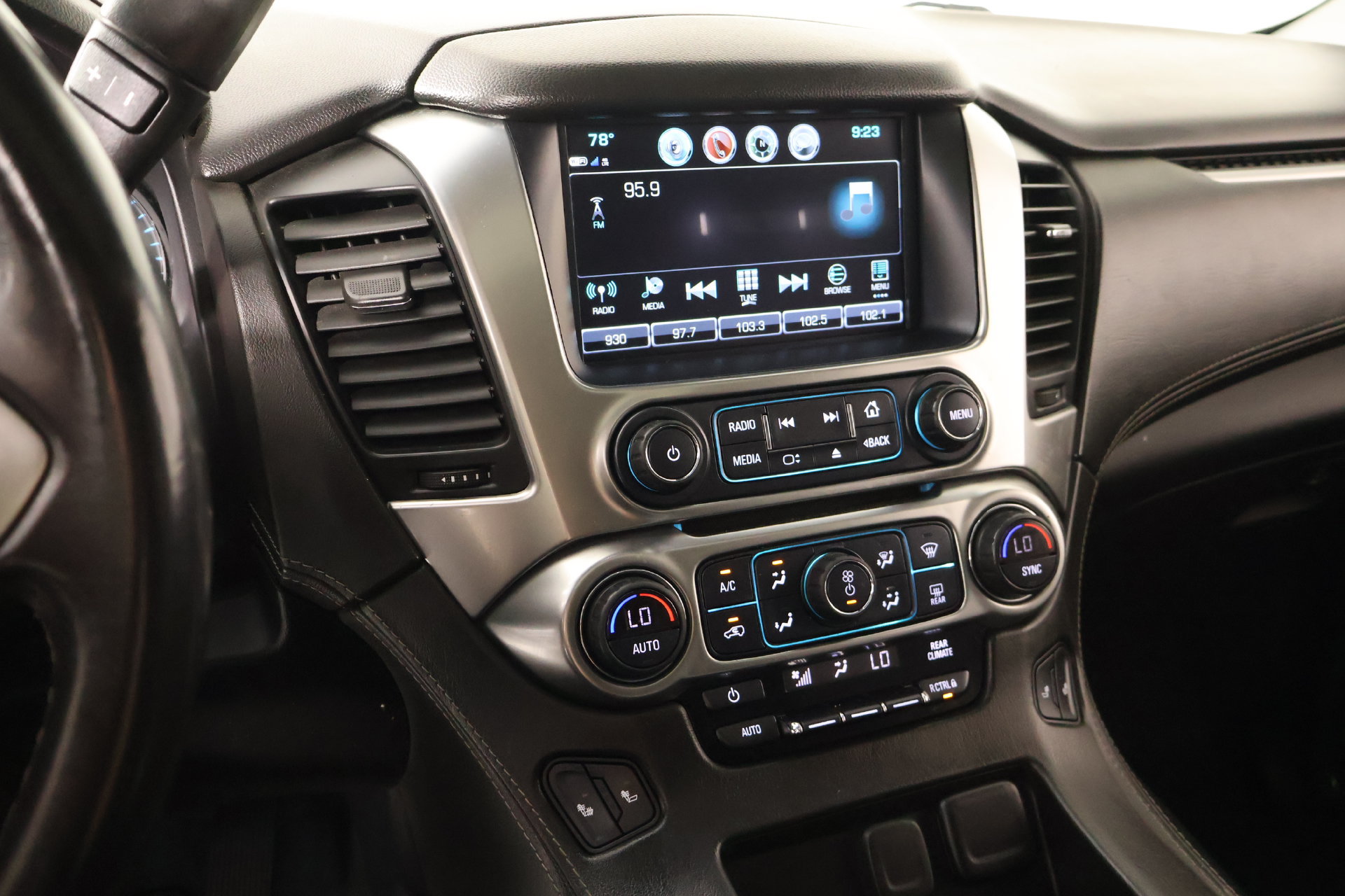 Used 2020 Chevrolet Suburban LT AWD/4WD image 5