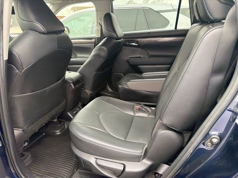 Used 2023 Toyota Highlander Limited image 8